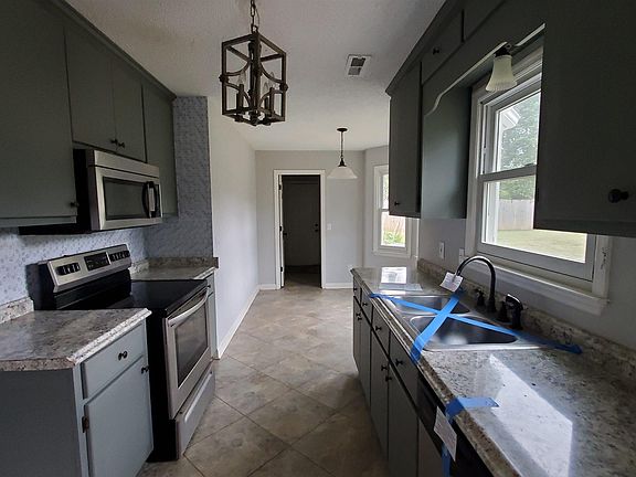 5th image of 121 Cooper Dr