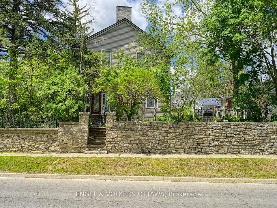1st image of 716 King St W