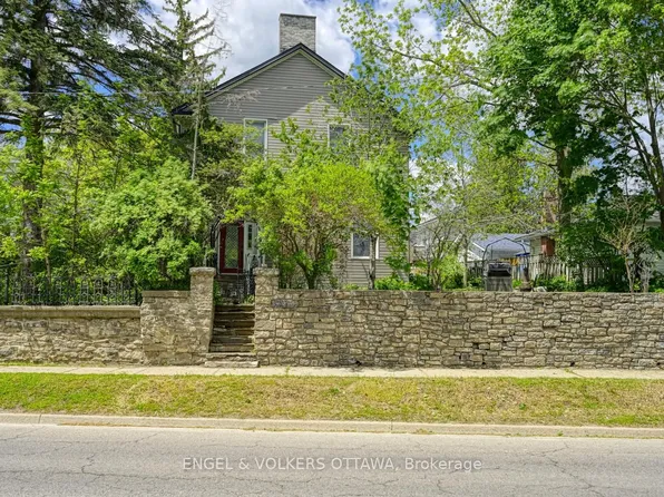 716 King St W, Prescott, ON K0E 1T0