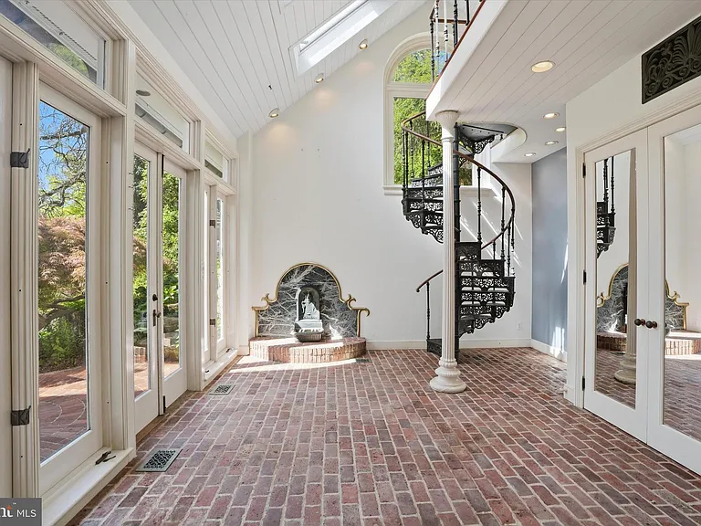 Prizer Rd — Photo 2