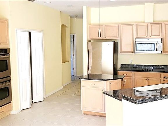 4th image of 3537 Sunset Isles Blvd