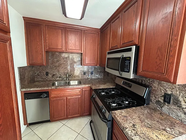 Updated Cottage in Banker's Hill — Photo 1