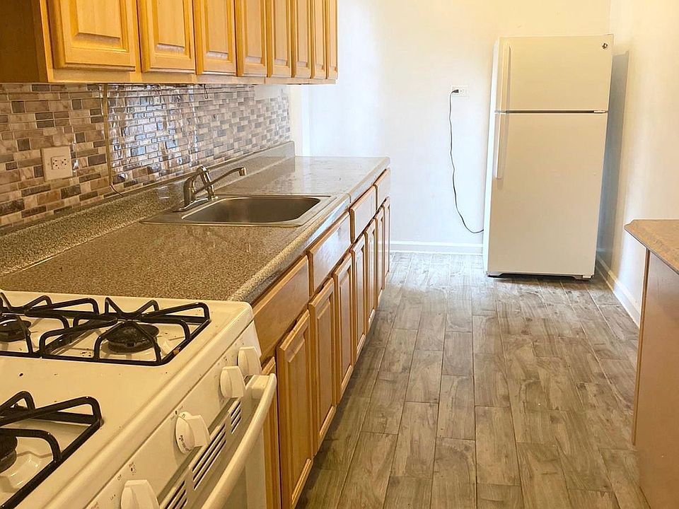 1st image of 14055 Burden Cres #D6