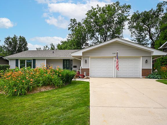 3rd image of 21W715 Glen Valley Dr