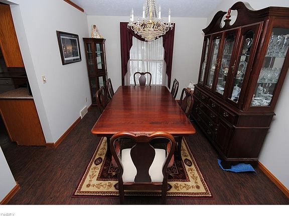 5th image of 97 Surrey Dr