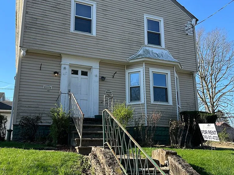 1652 Roosevelt Ave — Photo 1