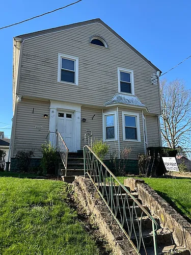 1652 Roosevelt Ave Photo 1