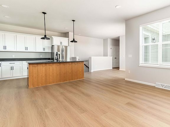 4th image of 717 Cozy Farm Rd