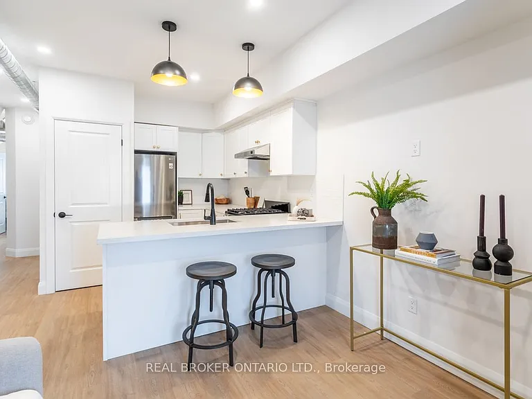 113 Catharine St N #1 — Photo 4