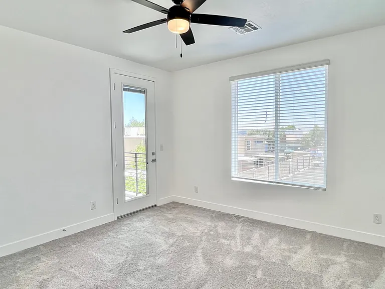 1247 E Colter St #11 — Photo 36