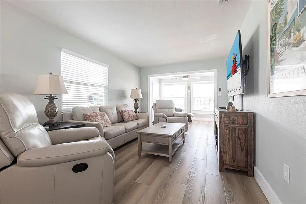 1 bed, 1.0 bath, 672 sqft, $8,700 — Photo 4