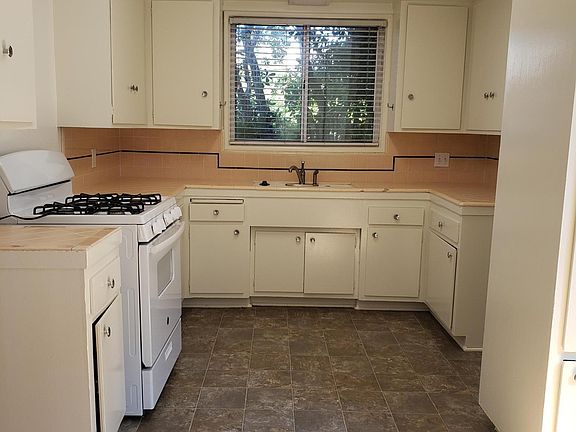 2nd image of 1018 20th St #B