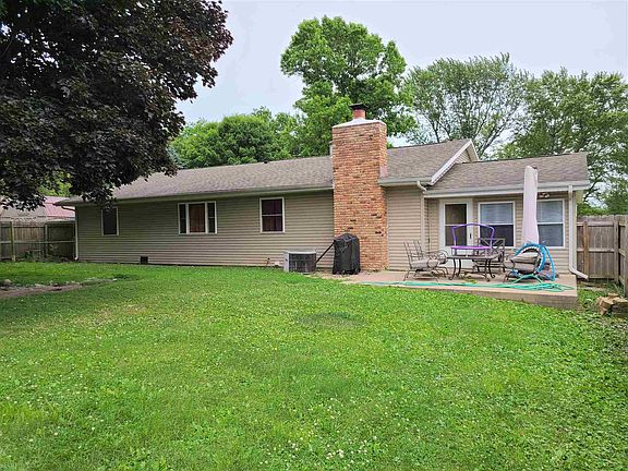 3rd image of 1111 N Balsam Dr