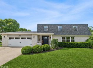 600 S Noah Ter, Mount Prospect, IL 60056