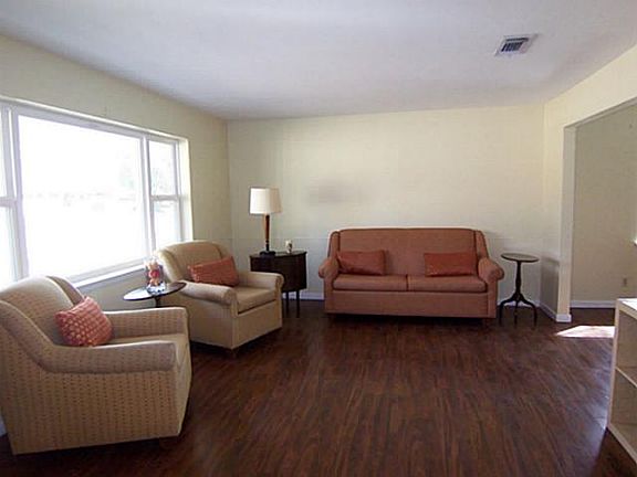3rd image of 1301 Mosswood Ln