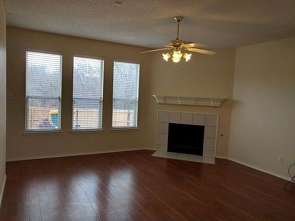 3rd image of 526 Continental Dr