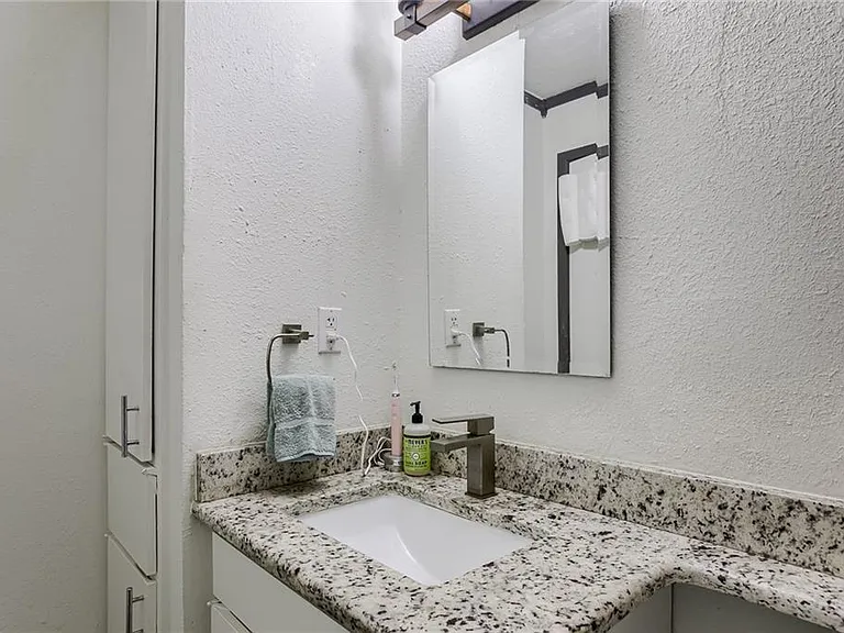 620 S 1st St #107 — Photo 12