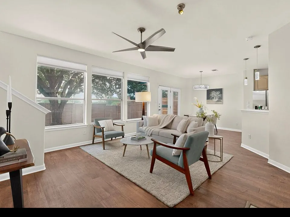 2100 Pipers Field Dr #24