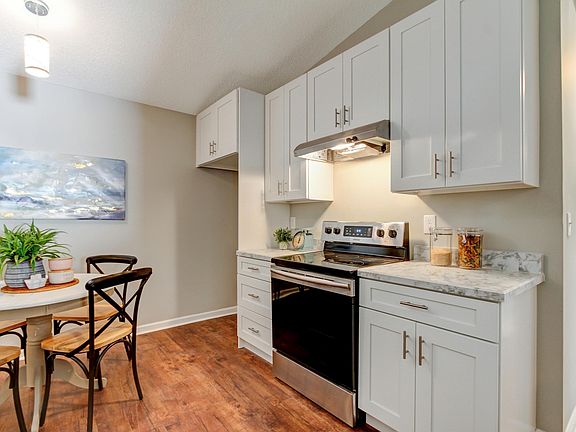 5th image of 907 MAJESTIC CYPRESS