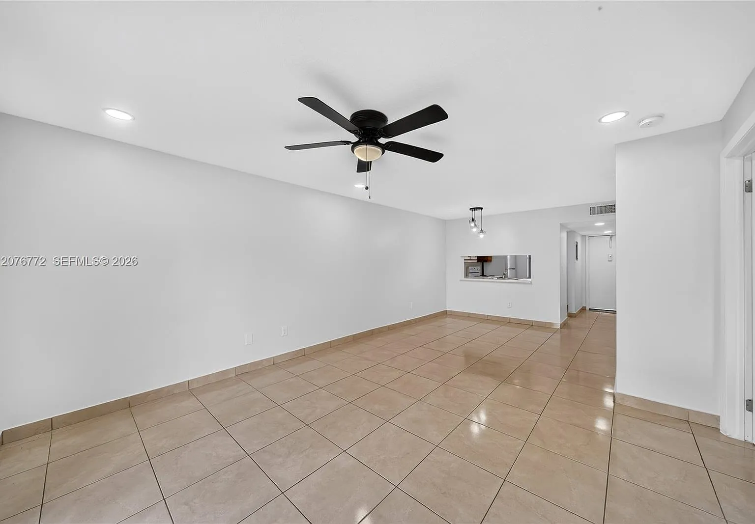 Rozland Condo — Photo 2