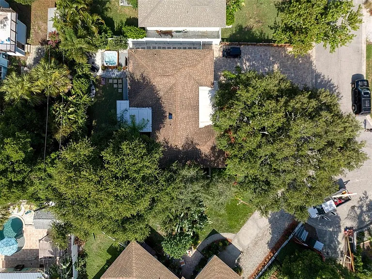 128 Edgewater Ter — Photo 40