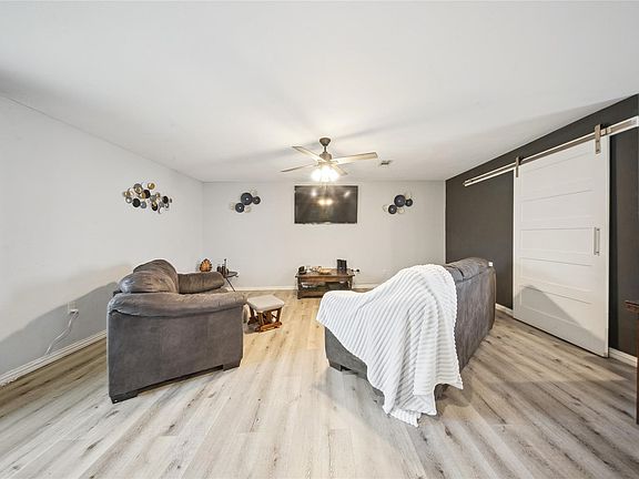 5th image of 106 Glenview Pl