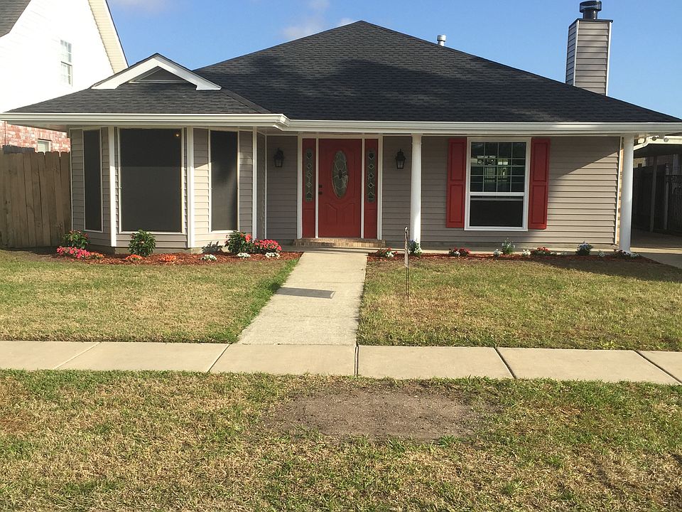 1st image of 2809 Lakewood Dr