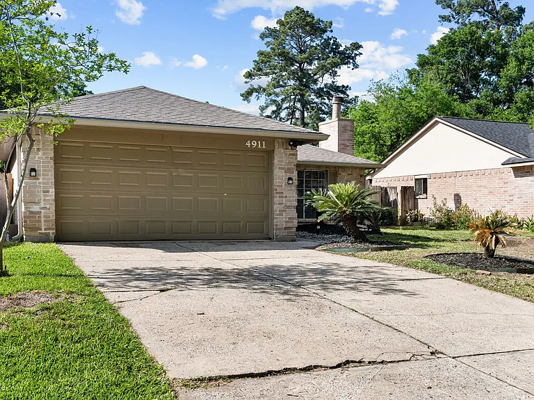 Hickorygate Dr — Photo 14