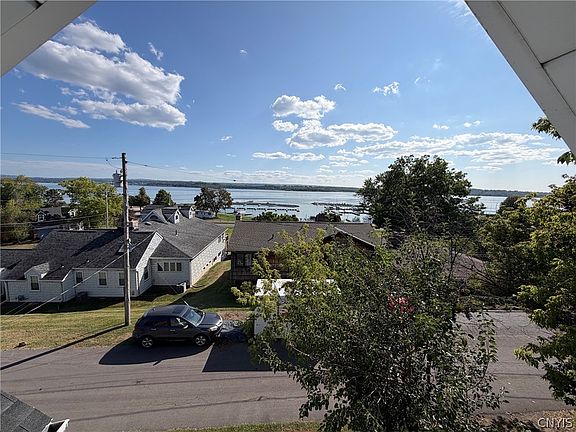 5th image of 204 Brow St