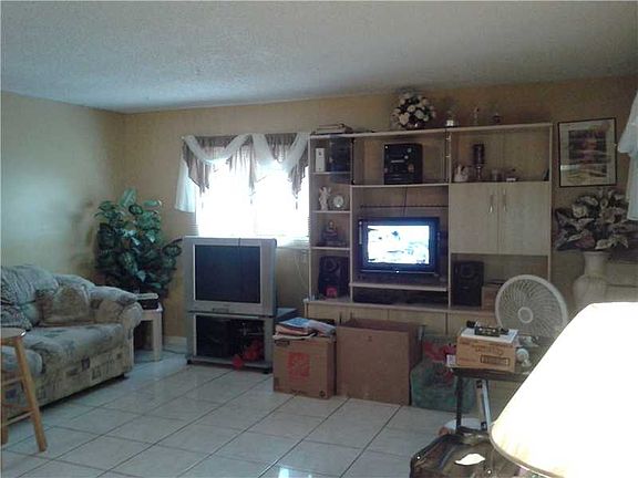 3rd image of 252 San Remo Blvd