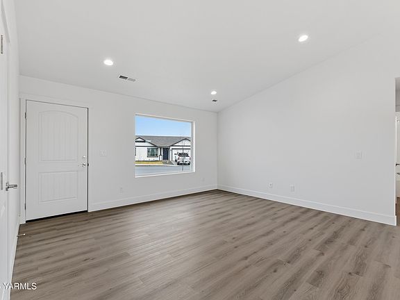 3rd image of 604 Vineyard St Lot 13