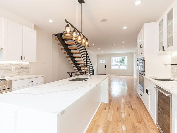 5th image of 436 Manton St