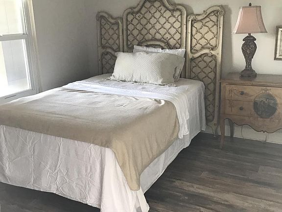 1bedroom wood floors