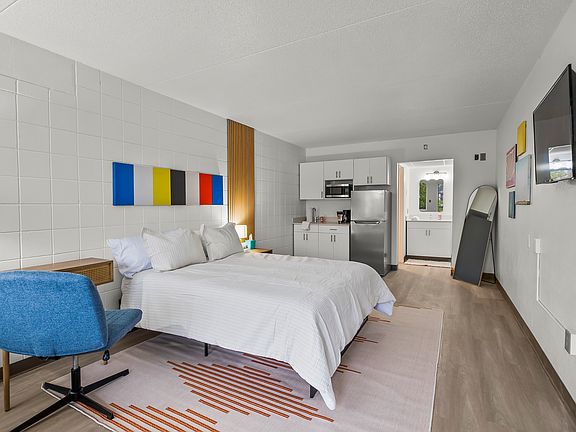 4th image of 122 Washington St #527