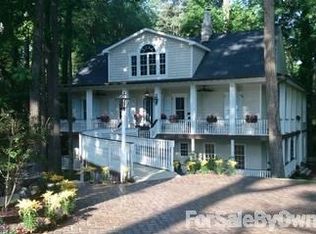 2009 Reaves Dr, Raleigh, NC 27608