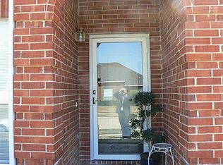 2741 Oak Hollow Dr, Grand Prairie, TX 75052