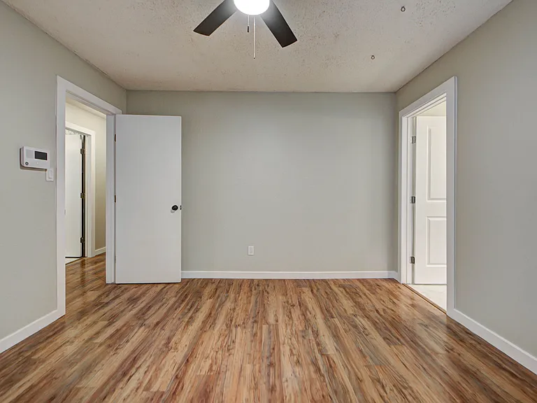 721 Vicksburg Ave — Photo 5
