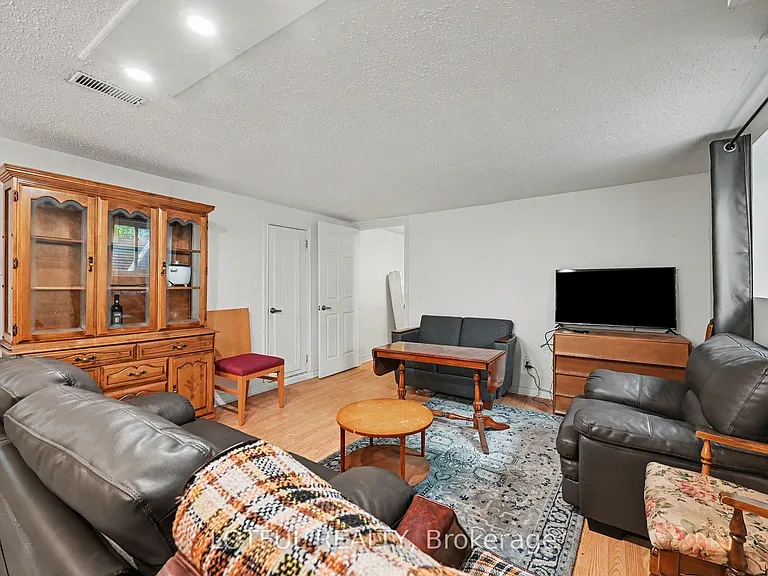 2427 Chasseur Ave #3 — Photo 4