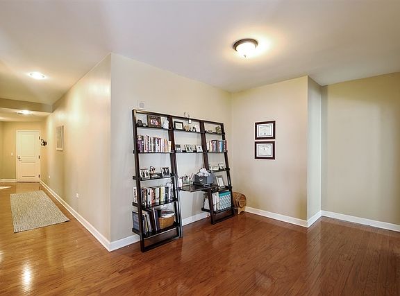 5th image of 1124 Lake St Unit 605