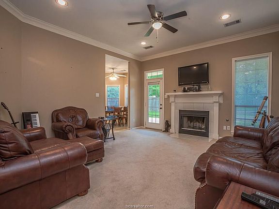 4th image of 1712 Gray Stone Dr