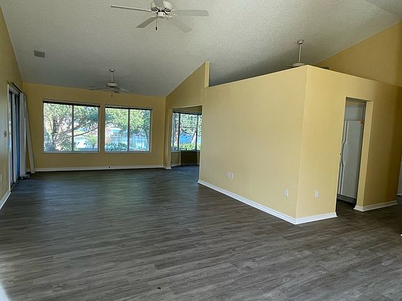 3rd image of 11209 Fountain Lake Blvd