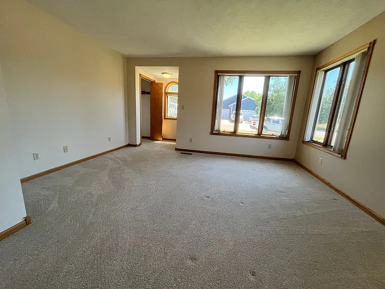 301 N Cherry St — Photo 3