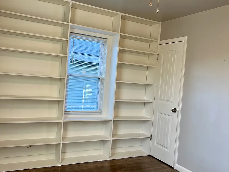 107 N Gillette Ave — Photo 16