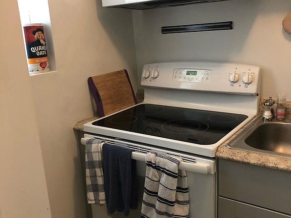 5th image of 1729 Queens Ln #1116