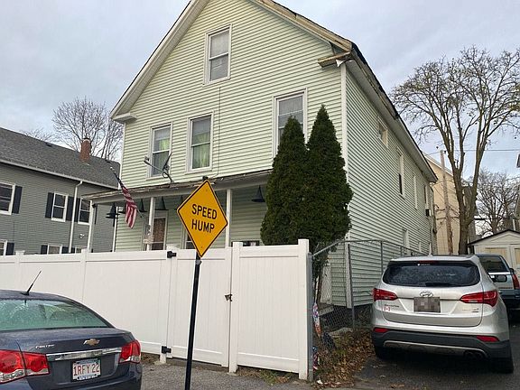 2nd image of 141 Beacon St
