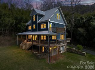 22 Pear Tree Ln, Leicester, NC 28748