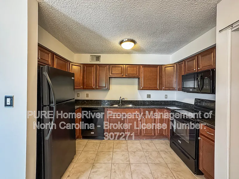 2 bed, 2.0 bath, 936 sqft, $1,200 — Photo 2