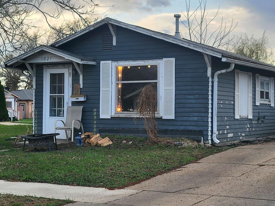 1st image of 1021 B St