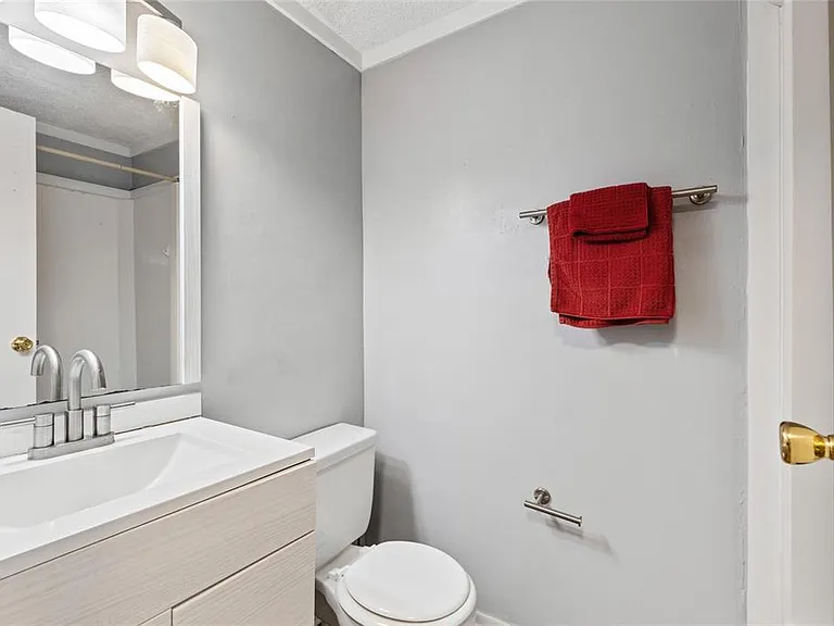 2490 SW 14th Dr #23 — Photo 10