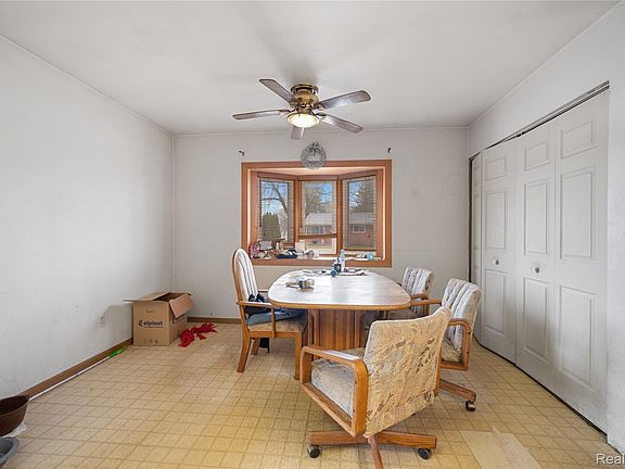 5th image of 27483 Norma Dr